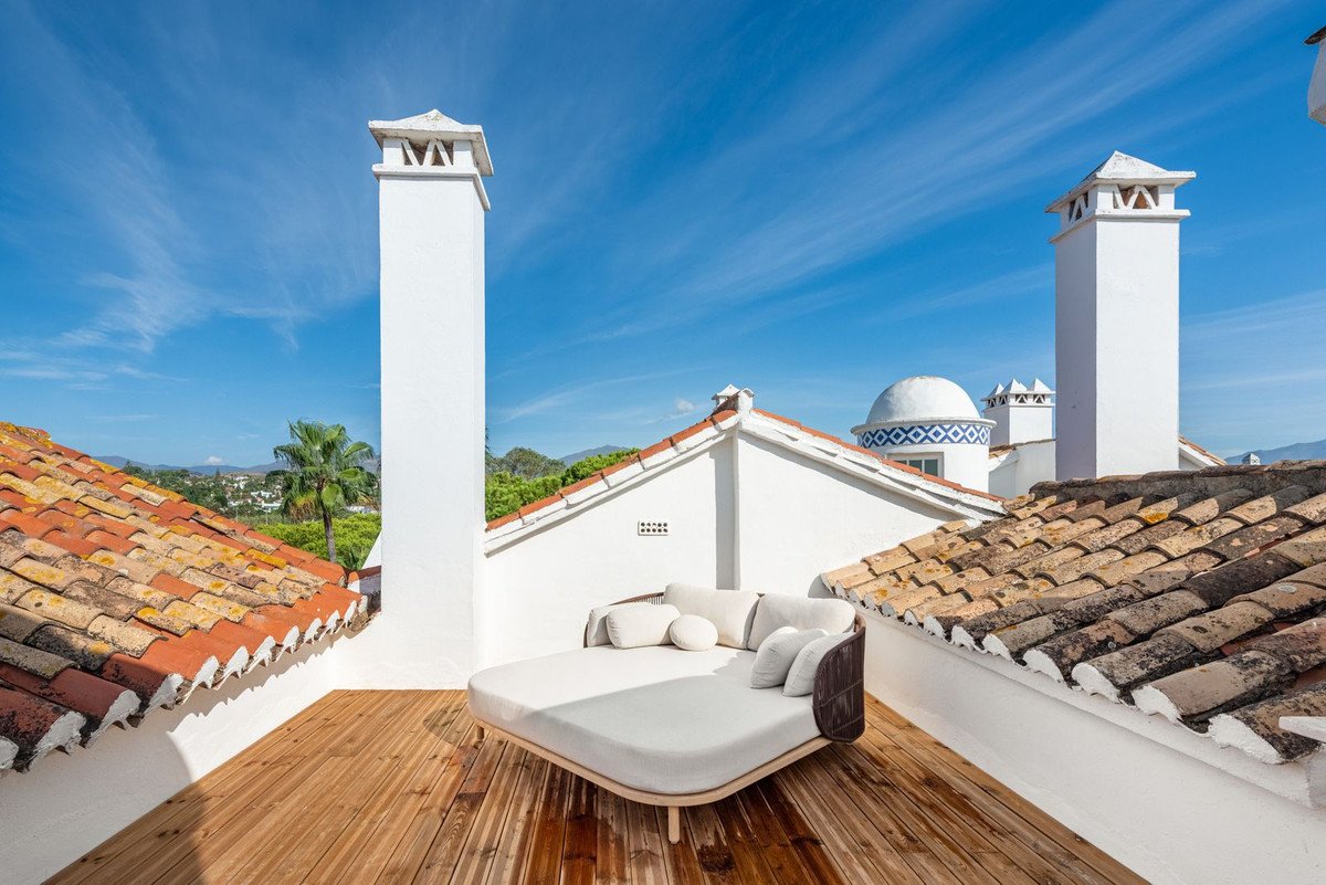 3 Bed Penthouse in New Golden Mile