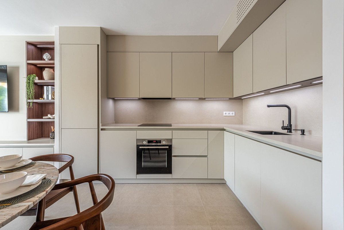 3 Bed Penthouse in New Golden Mile