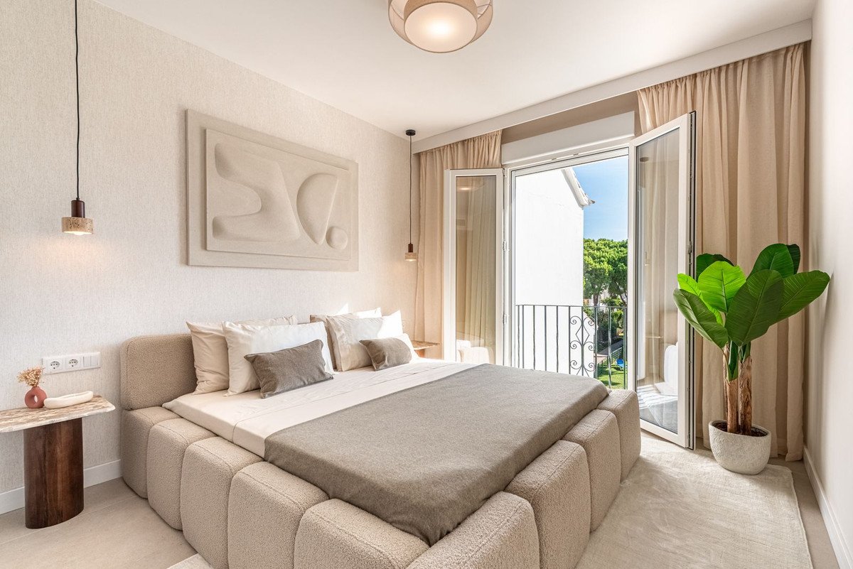 3 Bed Penthouse in New Golden Mile