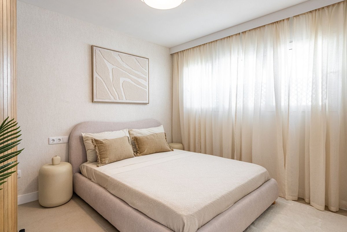 3 Bed Penthouse in New Golden Mile