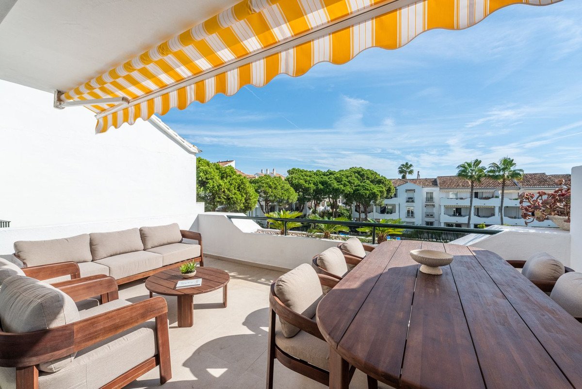3 Bed Penthouse in New Golden Mile