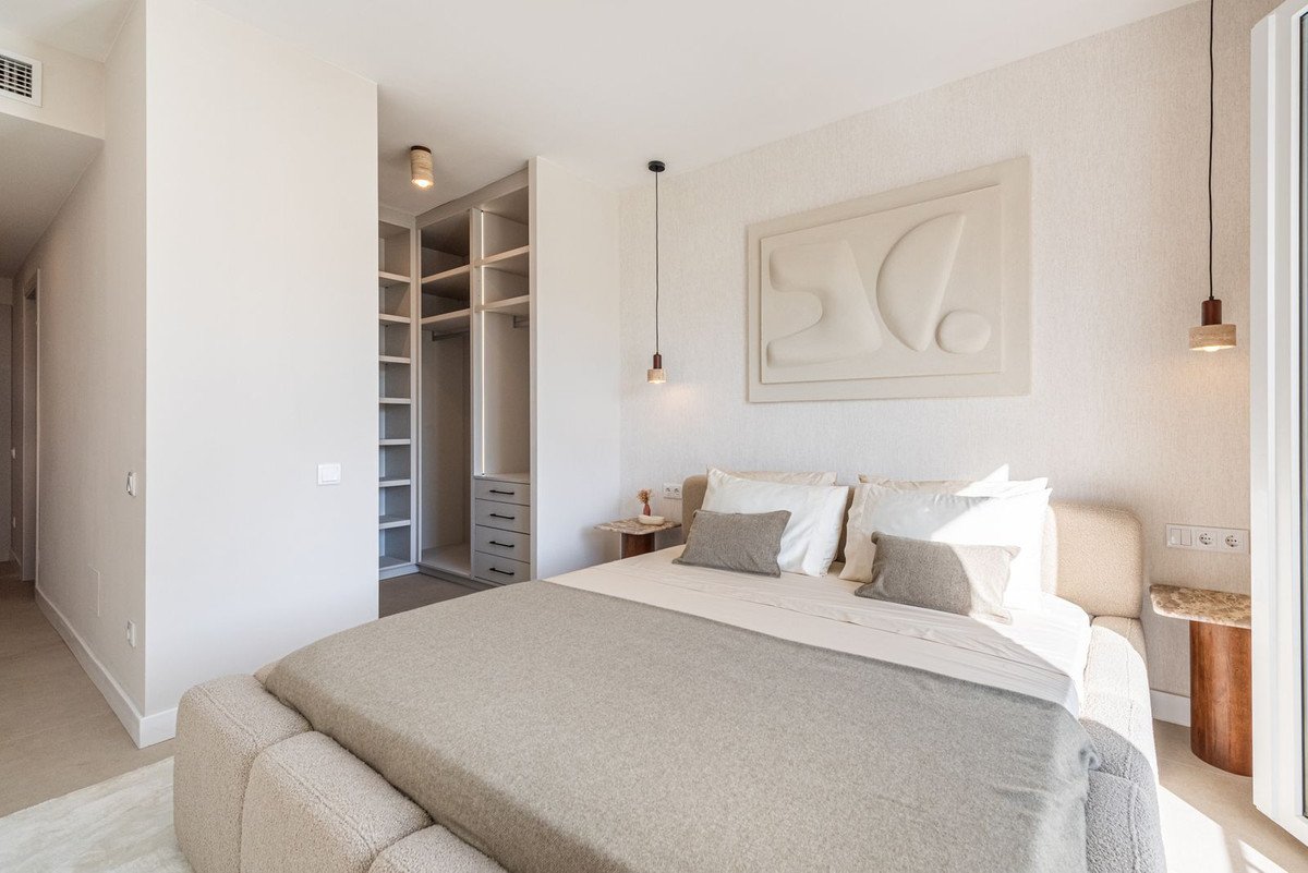 3 Bed Penthouse in New Golden Mile