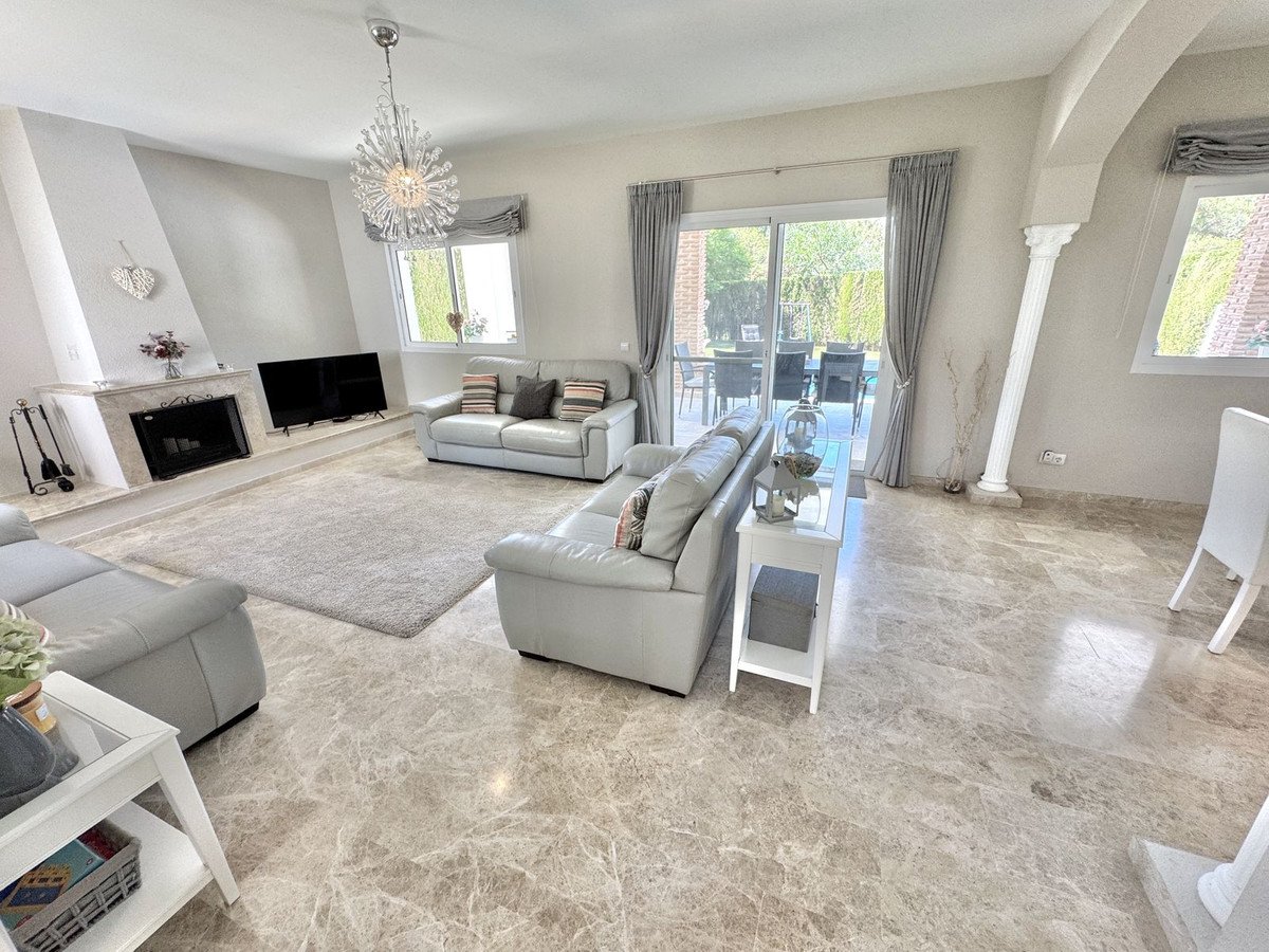 4 Bed Detached Villa in Calahonda