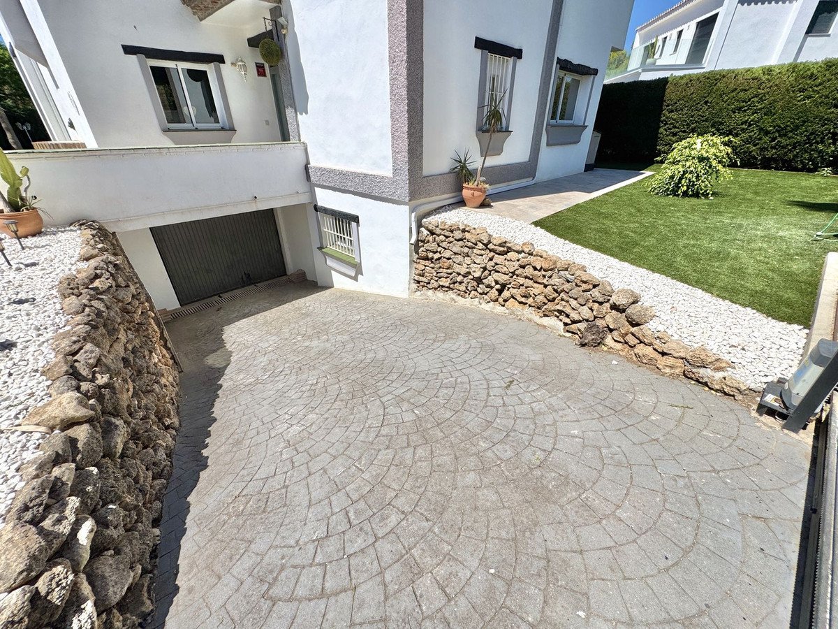 4 Bed Detached Villa in Calahonda