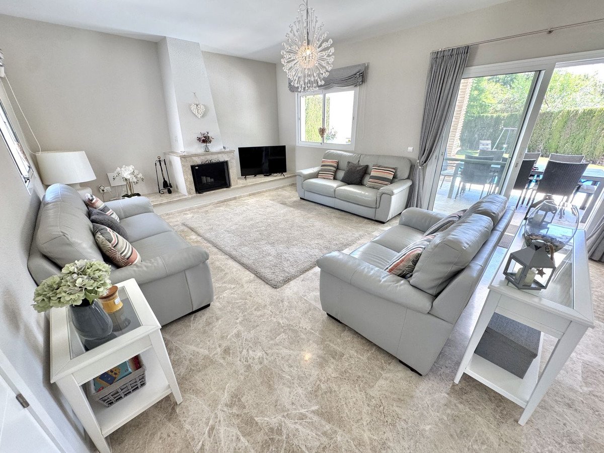 4 Bed Detached Villa in Calahonda