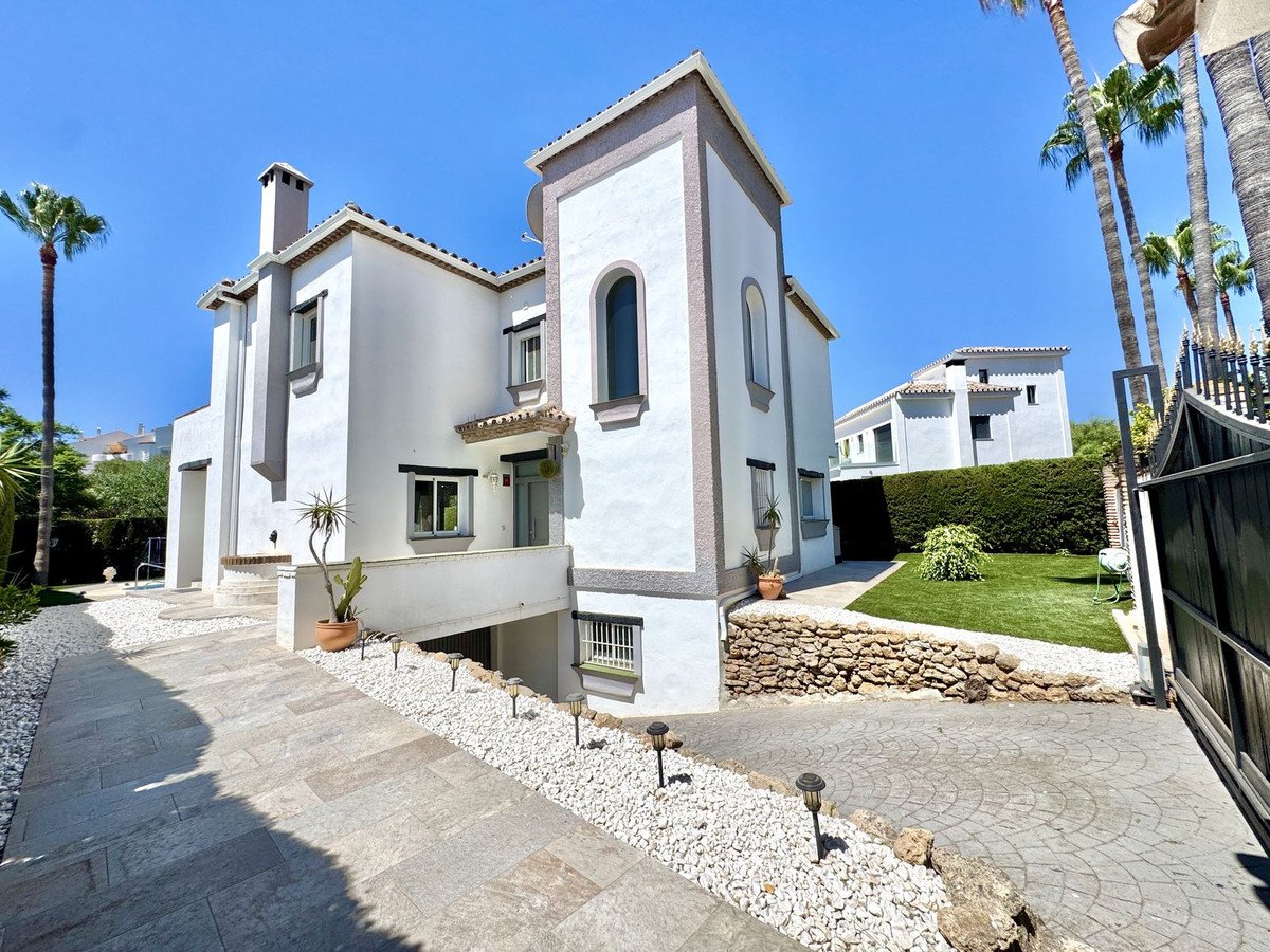 4 Bed Detached Villa in Calahonda