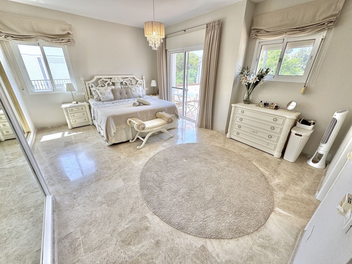 4 Bed Detached Villa in Calahonda