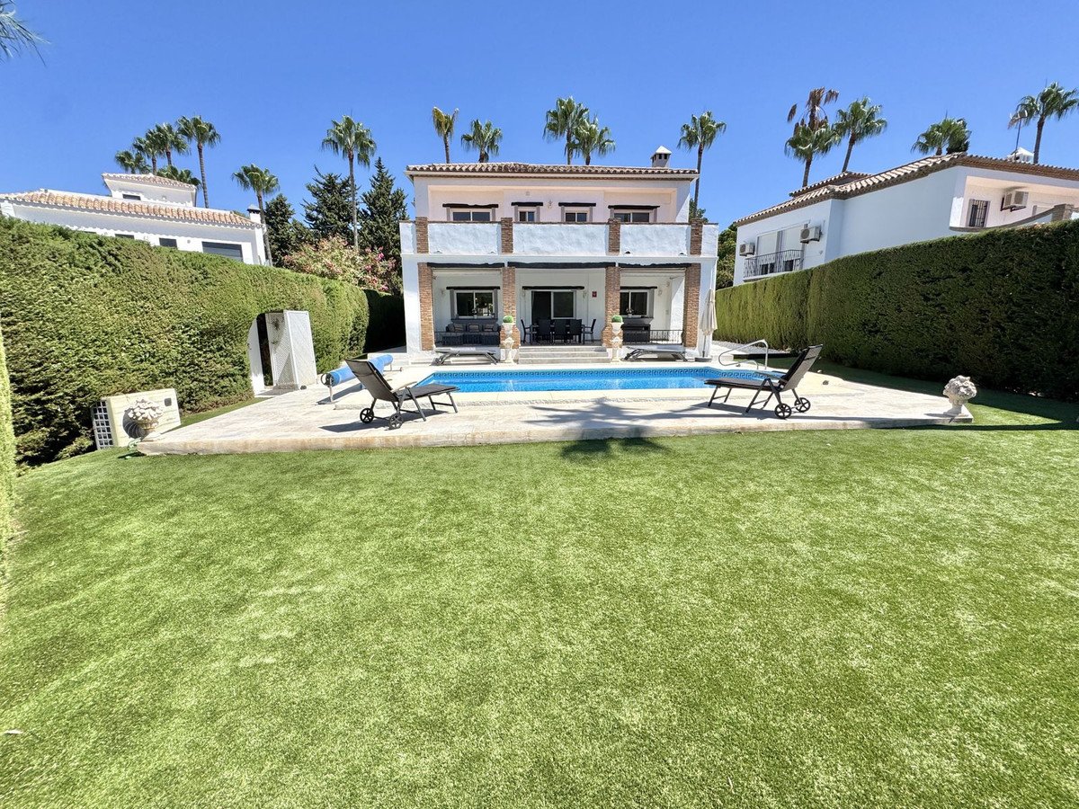 4 Bed Detached Villa in Calahonda