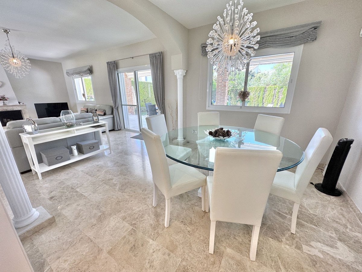 4 Bed Detached Villa in Calahonda