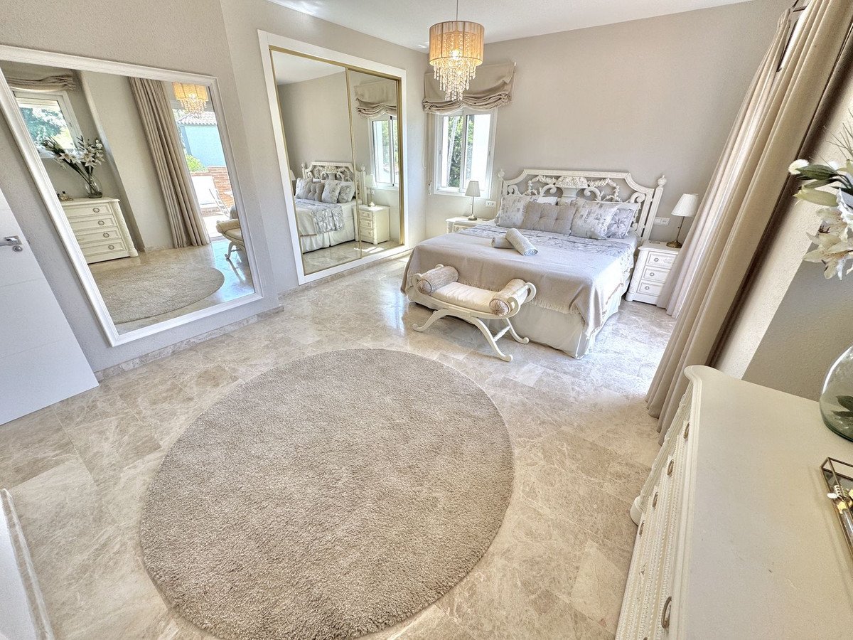 4 Bed Detached Villa in Calahonda