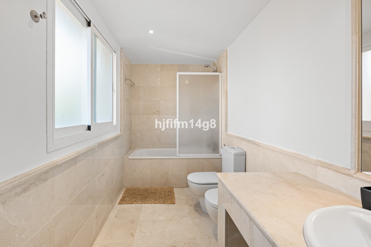 4 Bed Townhouse in Nueva Andalucía