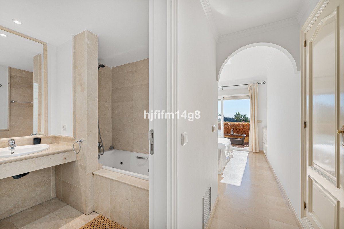 4 Bed Townhouse in Nueva Andalucía