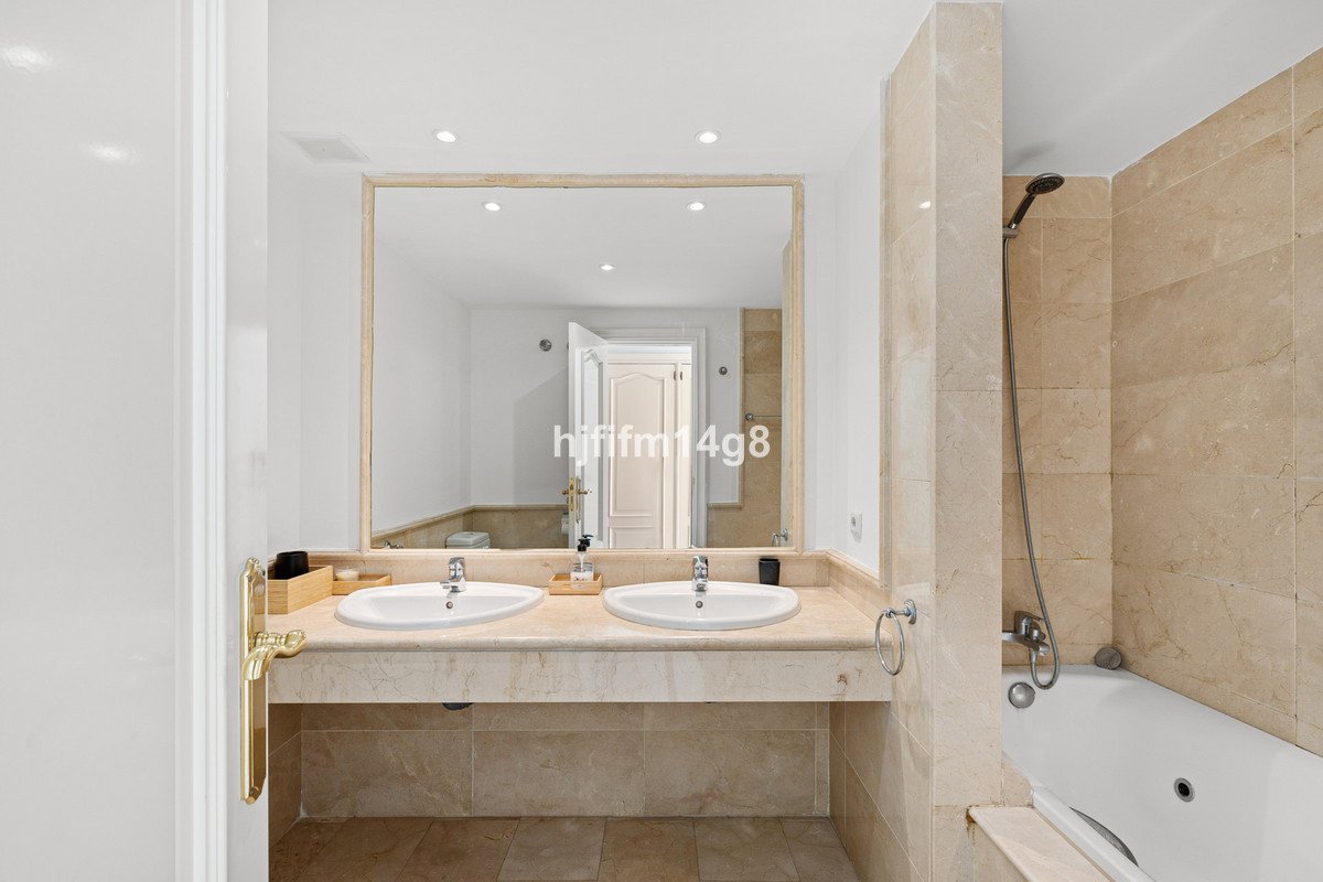 4 Bed Townhouse in Nueva Andalucía