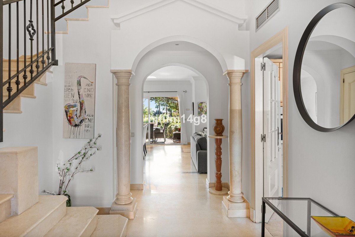 4 Bed Townhouse in Nueva Andalucía
