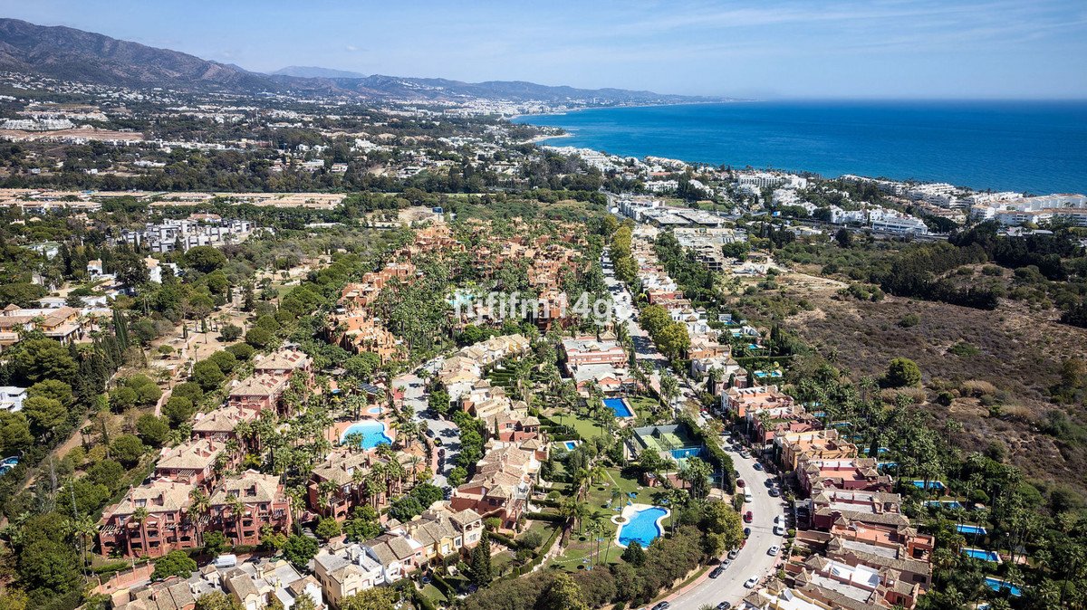 4 Bed Townhouse in Nueva Andalucía