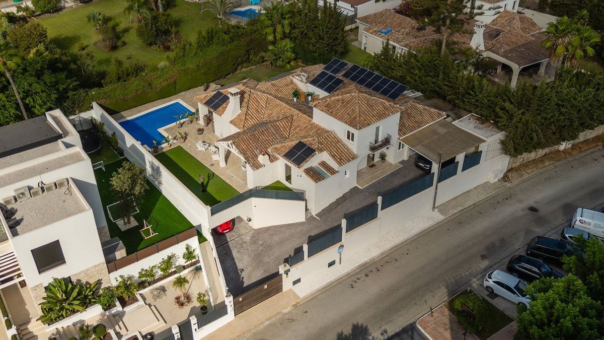 4 Bed Detached Villa in Estepona