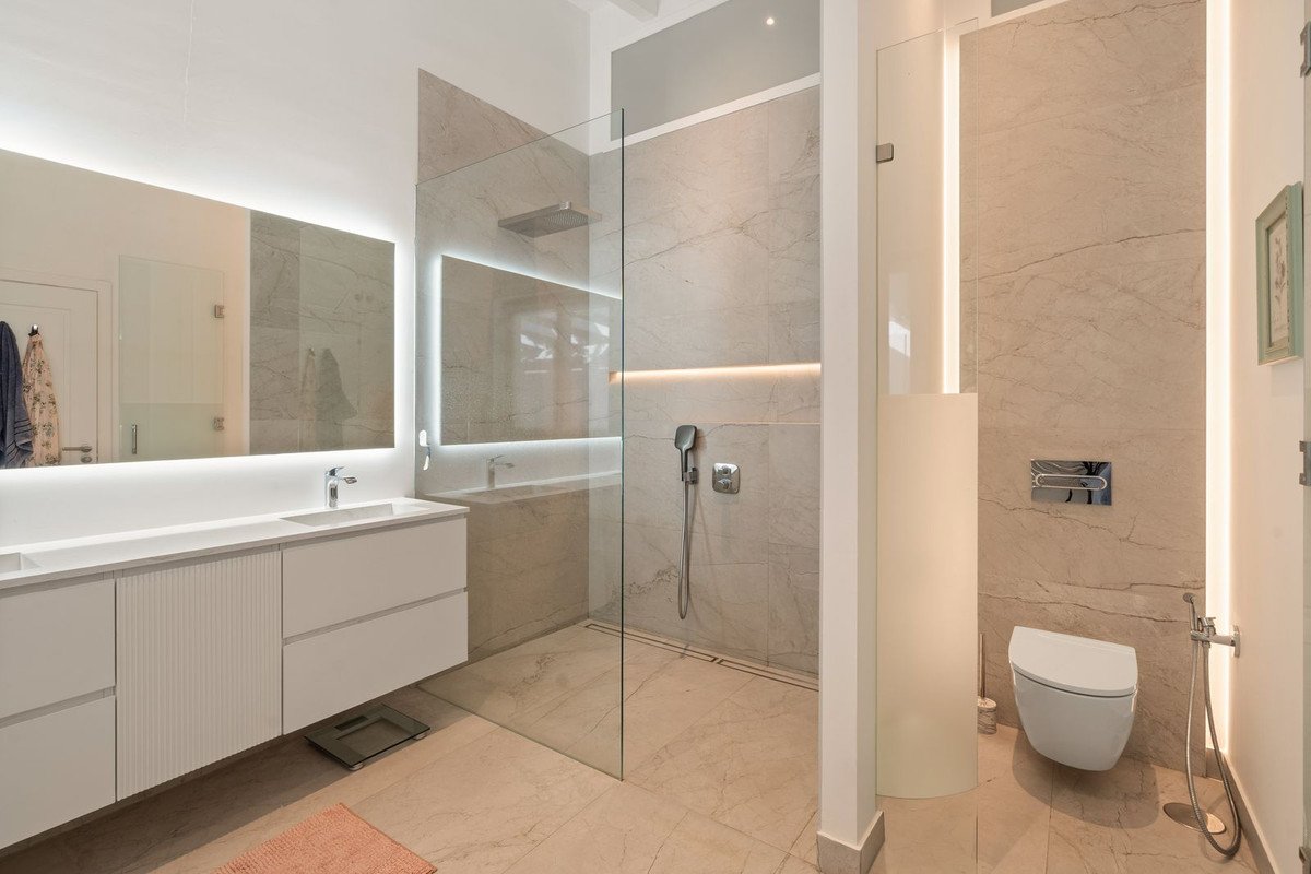 4 Bed Detached Villa in Estepona