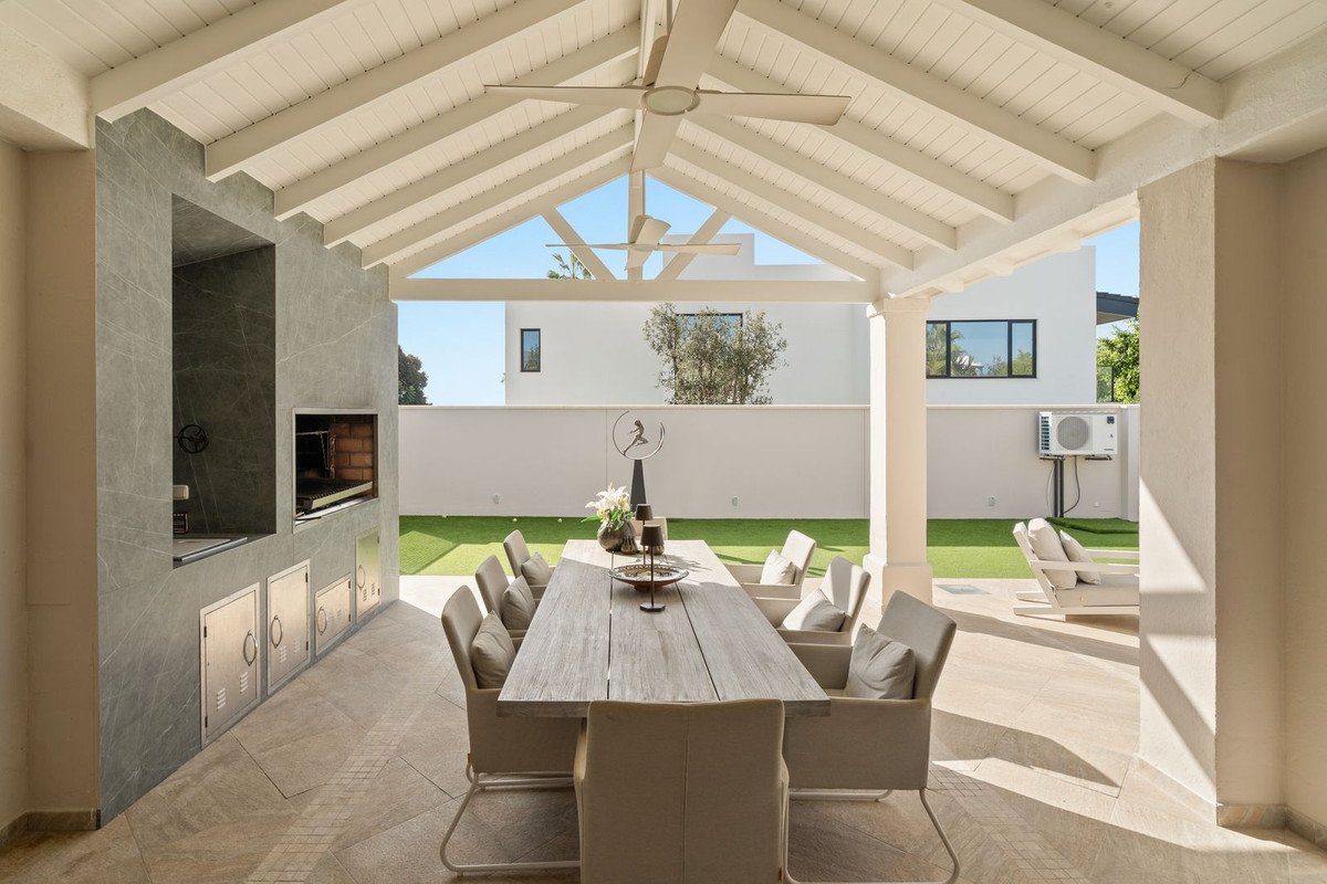 4 Bed Detached Villa in Estepona
