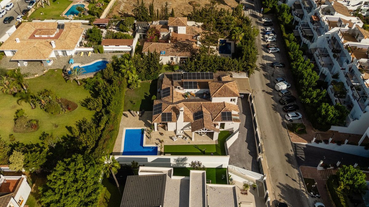 4 Bed Detached Villa in Estepona
