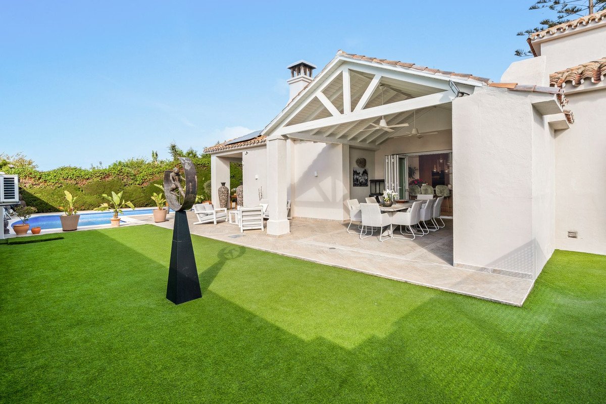 4 Bed Detached Villa in Estepona
