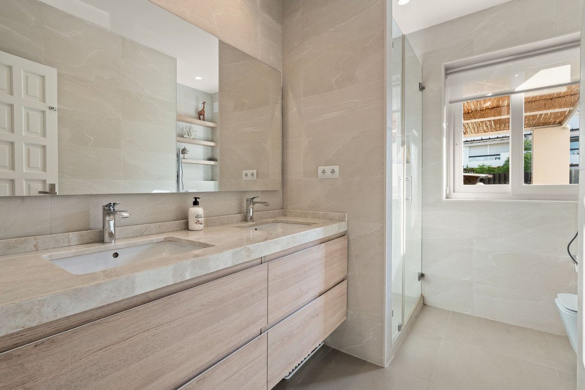 4 Bed Detached Villa in Estepona