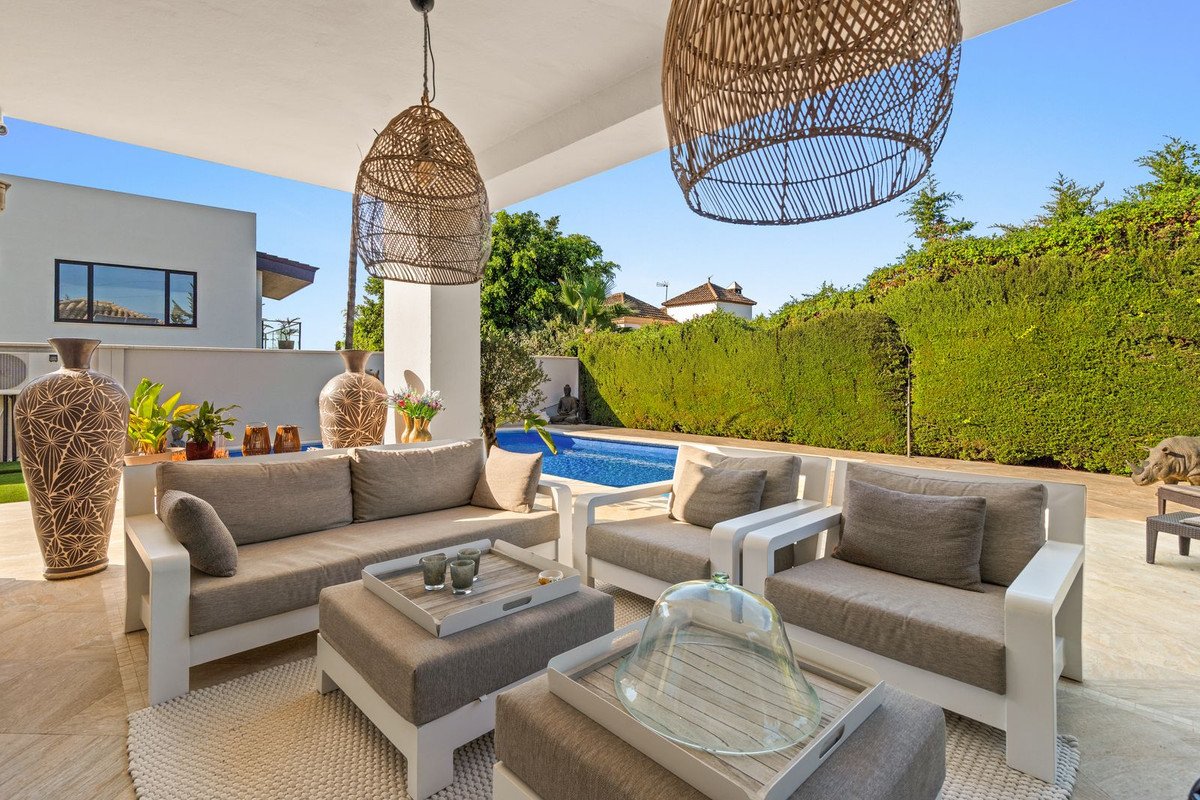 4 Bed Detached Villa in Estepona