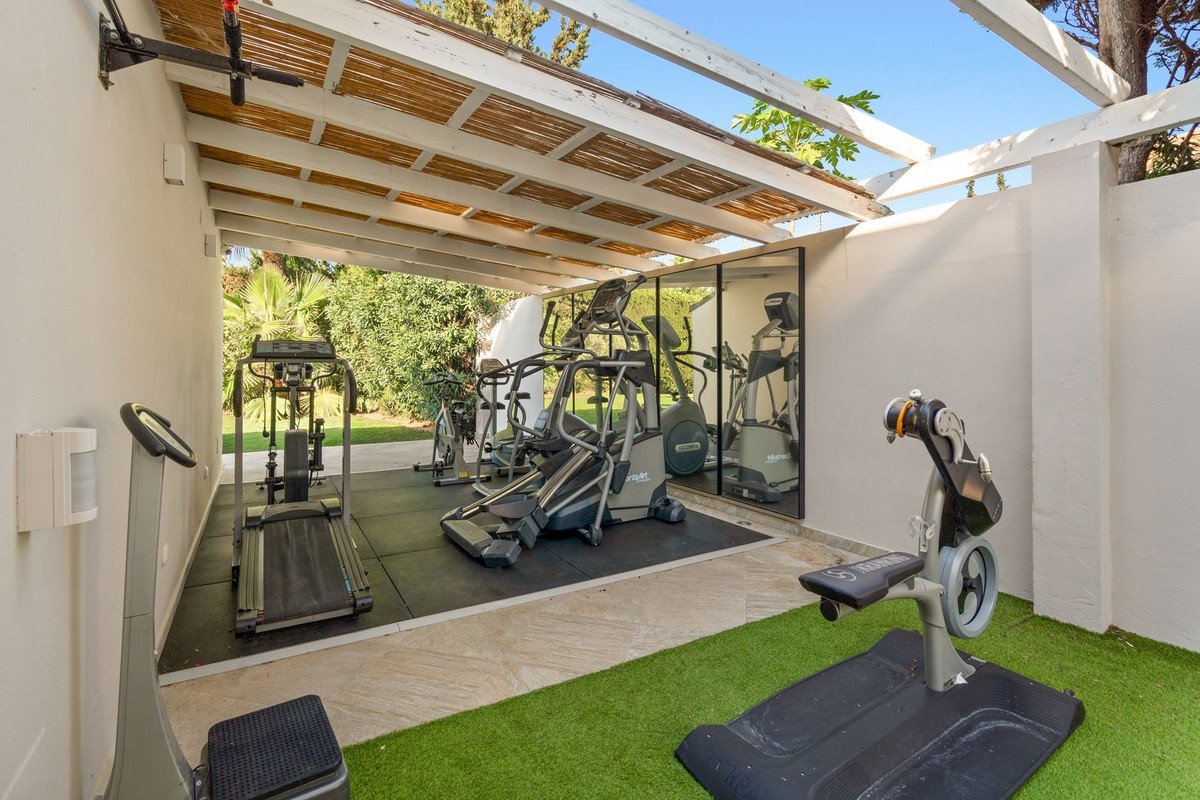 4 Bed Detached Villa in Estepona