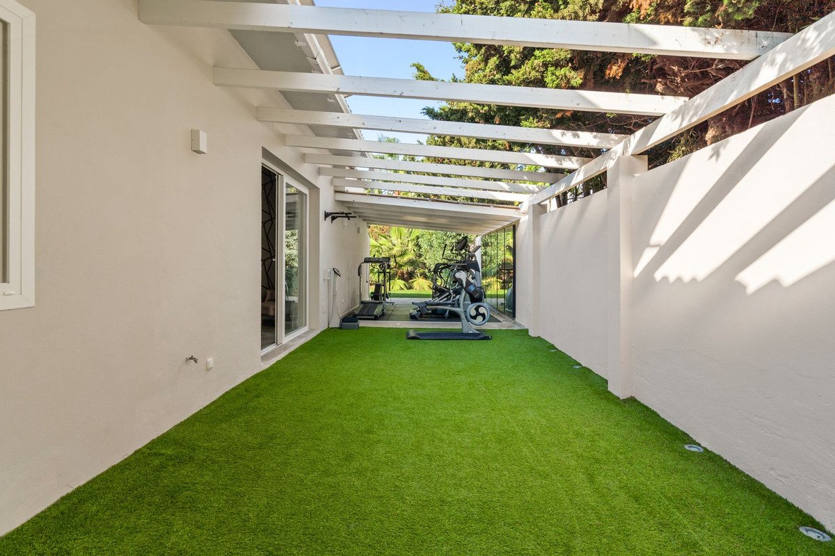 4 Bed Detached Villa in Estepona