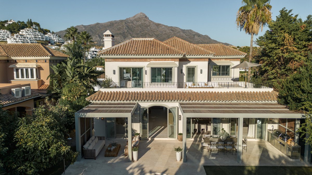 5 Bed Detached Villa in Nueva Andalucía