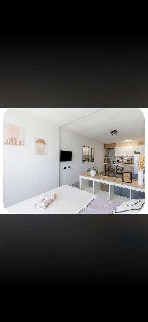 Middle Floor Studio in El Chaparral