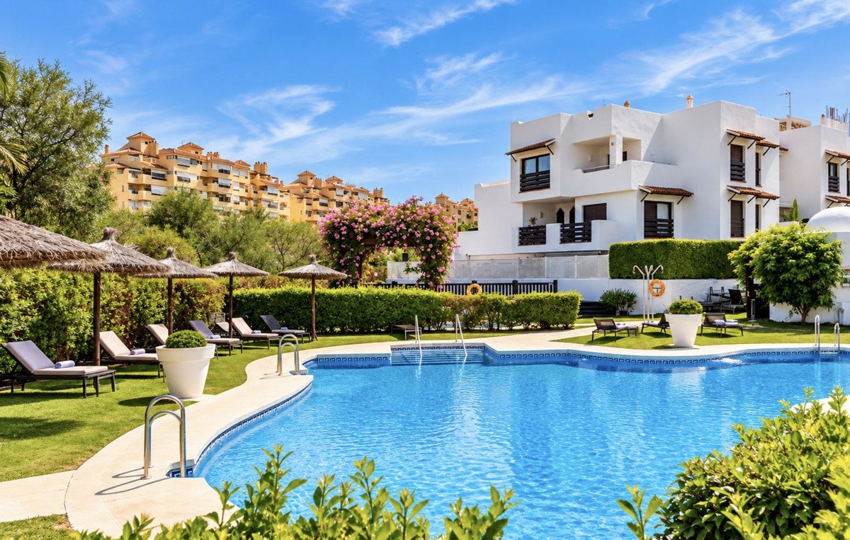 2 Bed Ground Floor Apartment in New Golden Mile