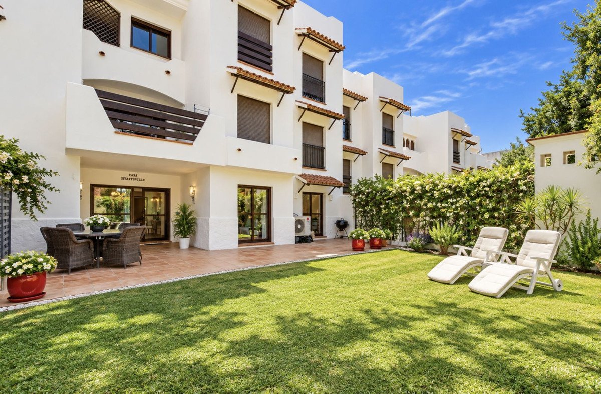 2 Bed Ground Floor Apartment in New Golden Mile