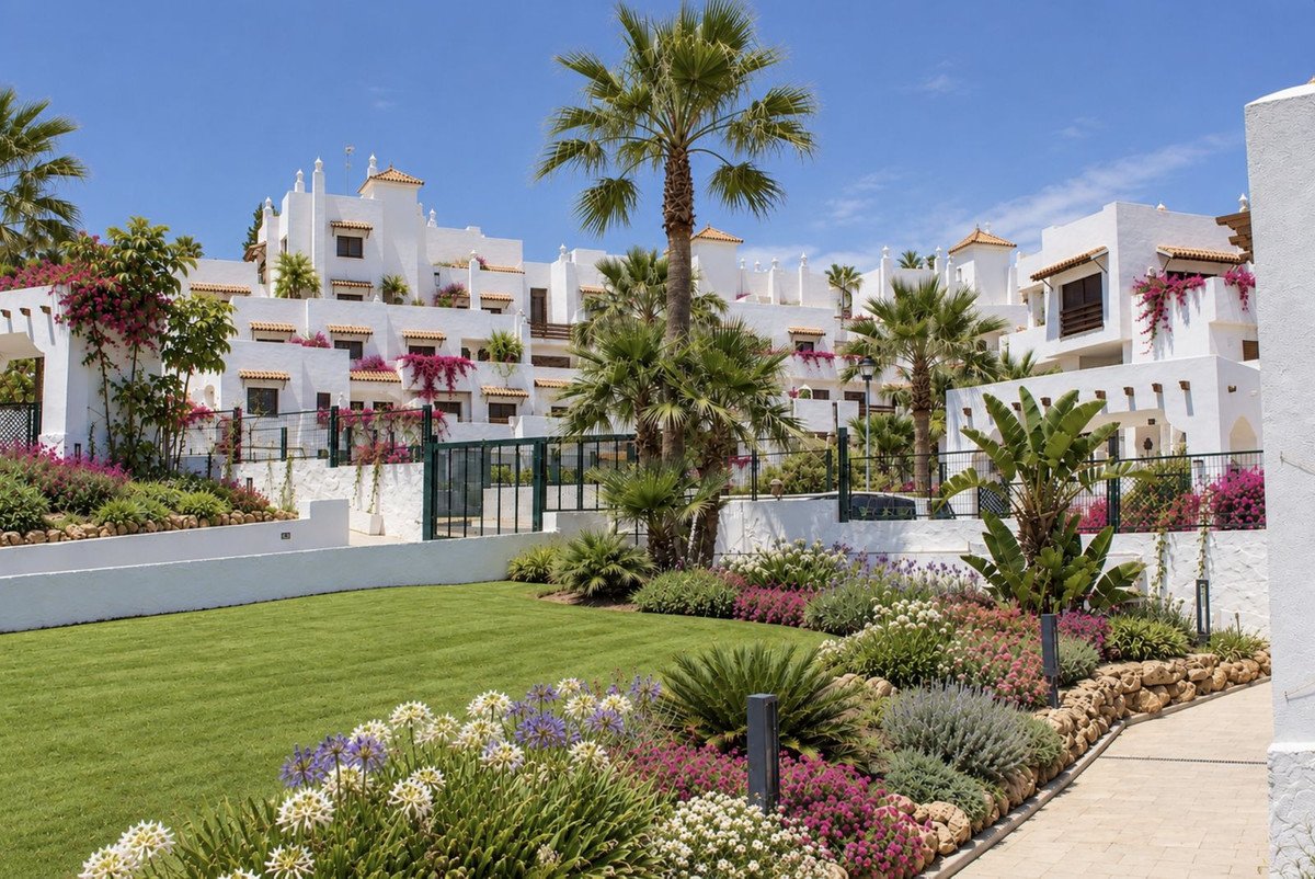 2 Bed Ground Floor Apartment in New Golden Mile