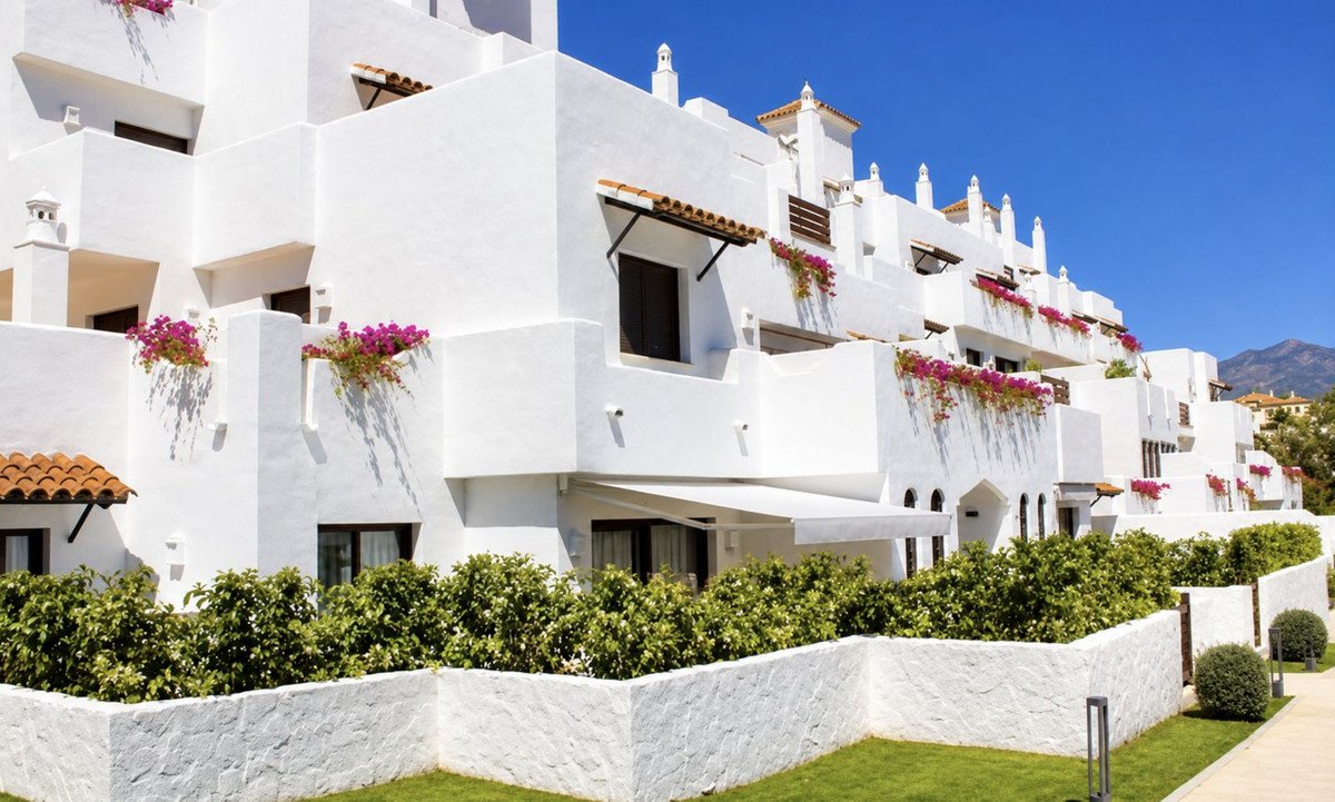 2 Bed Ground Floor Apartment in New Golden Mile