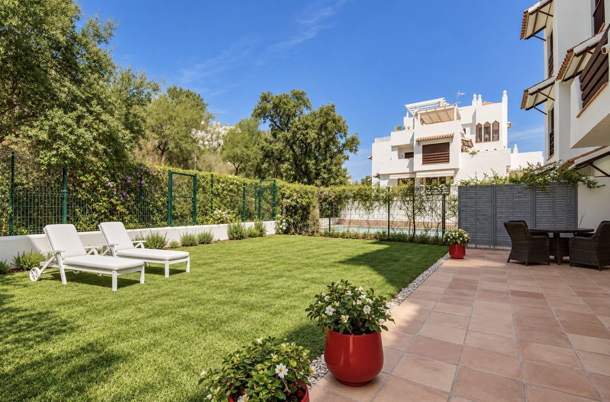 2 Bed Ground Floor Apartment in New Golden Mile