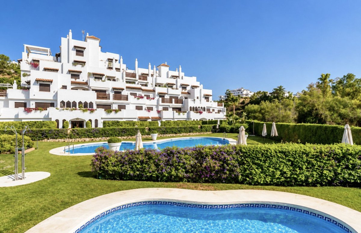 2 Bed Ground Floor Apartment in New Golden Mile