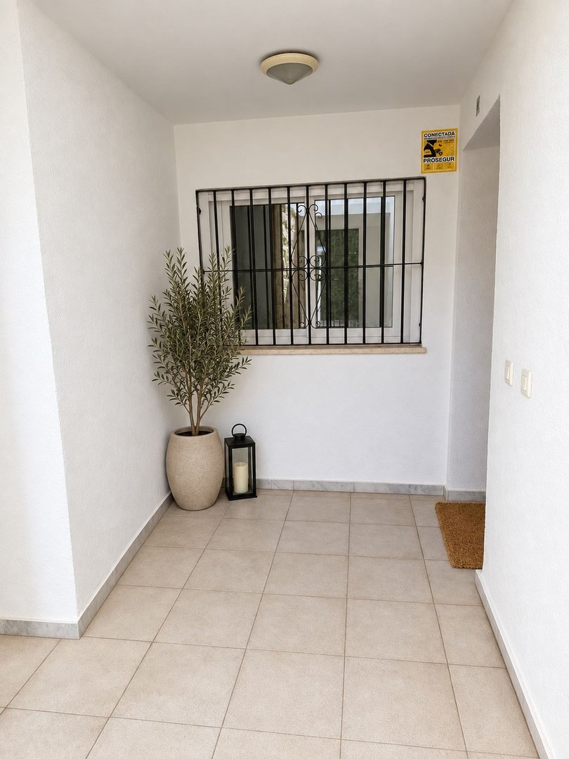 2 Bed Ground Floor Apartment in Miraflores