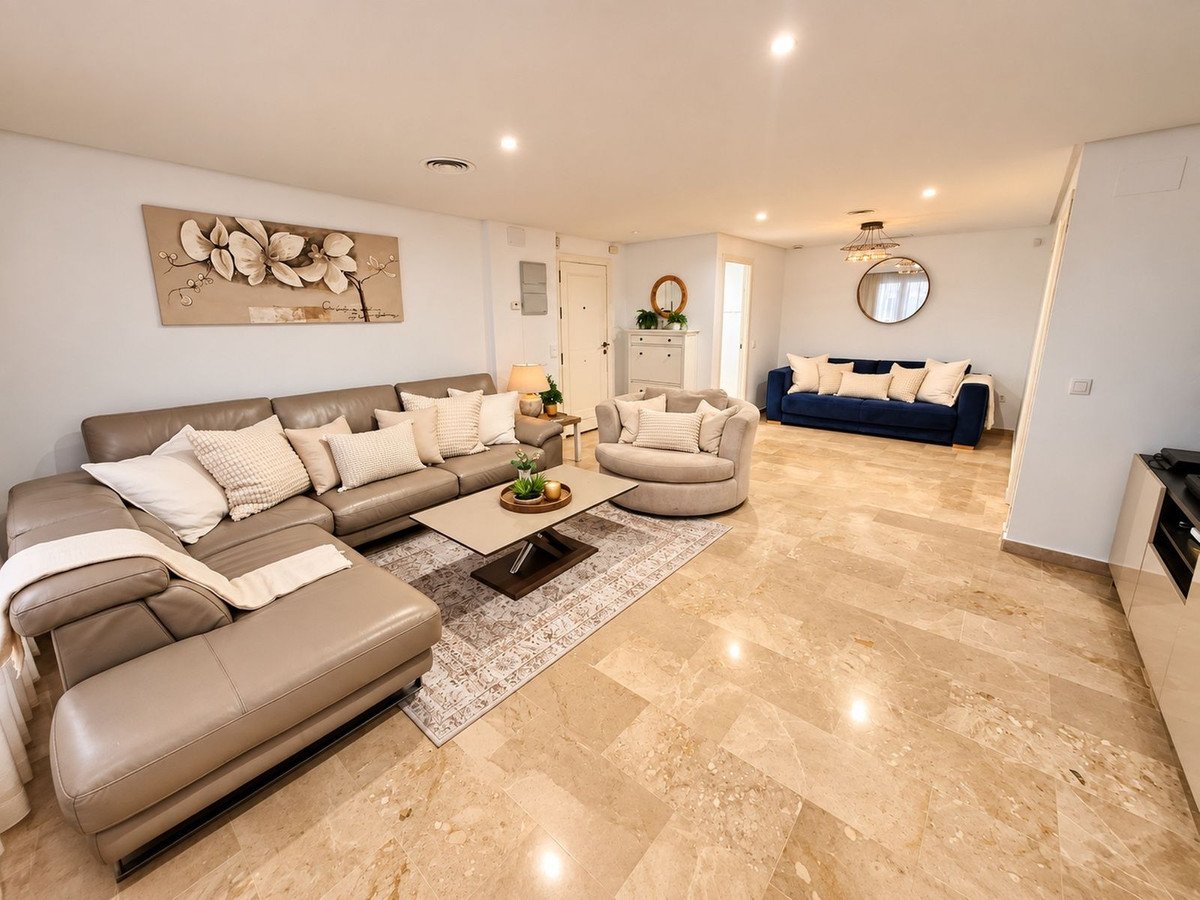 2 Bed Ground Floor Apartment in Miraflores