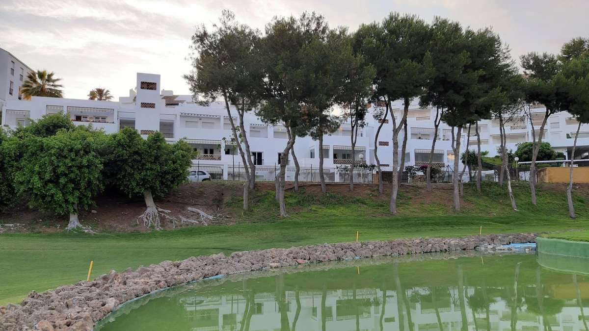 2 Bed Ground Floor Apartment in Miraflores