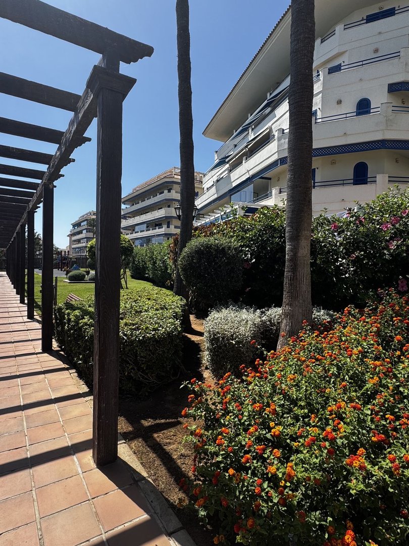2 Bed Middle Floor Apartment in San Luis de Sabinillas