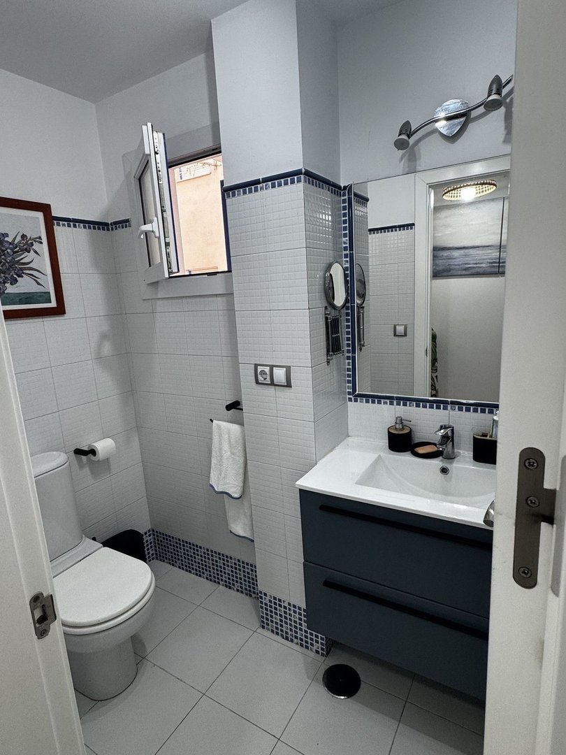 2 Bed Middle Floor Apartment in San Luis de Sabinillas