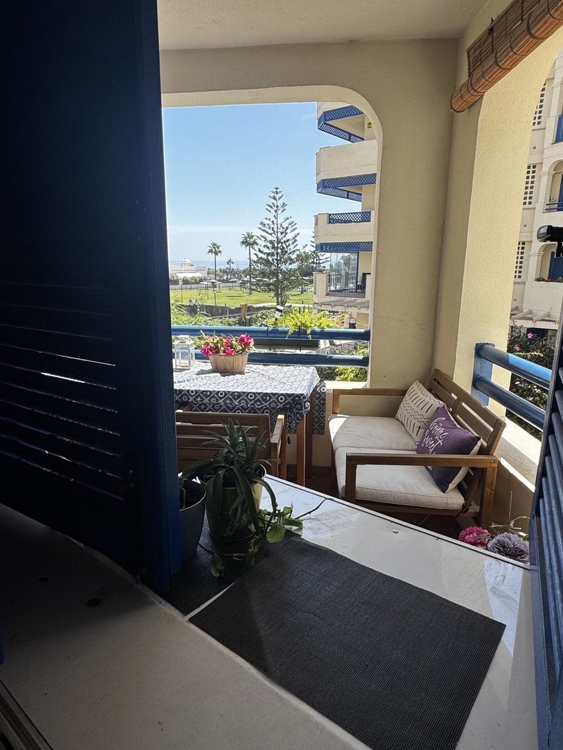 2 Bed Middle Floor Apartment in San Luis de Sabinillas