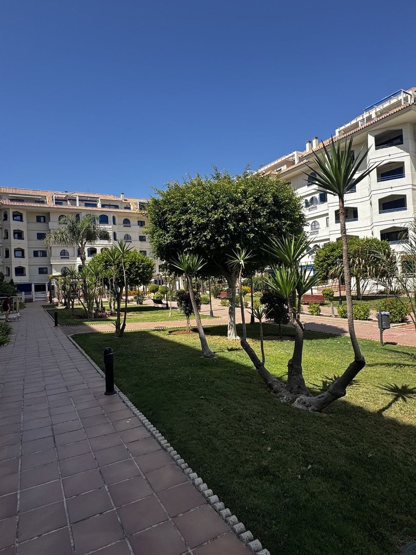 2 Bed Middle Floor Apartment in San Luis de Sabinillas