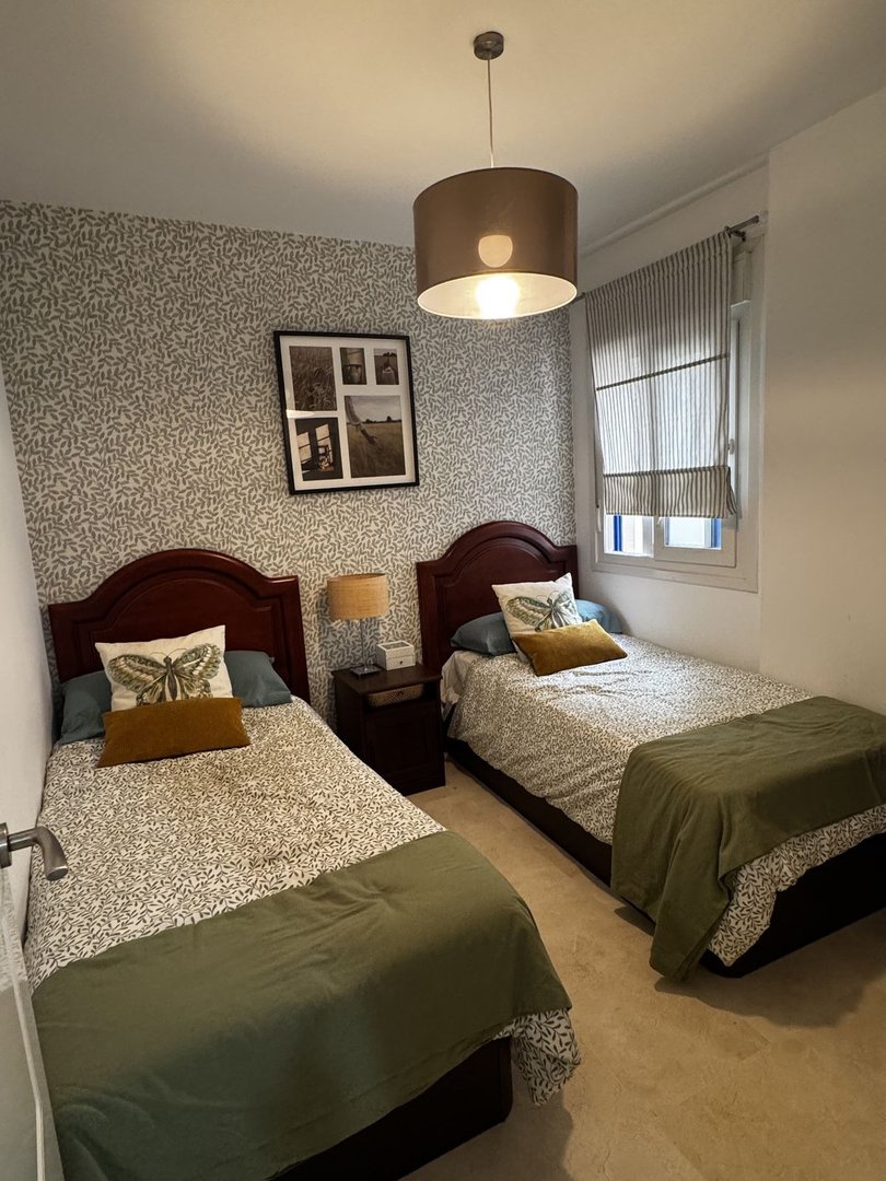 2 Bed Middle Floor Apartment in San Luis de Sabinillas
