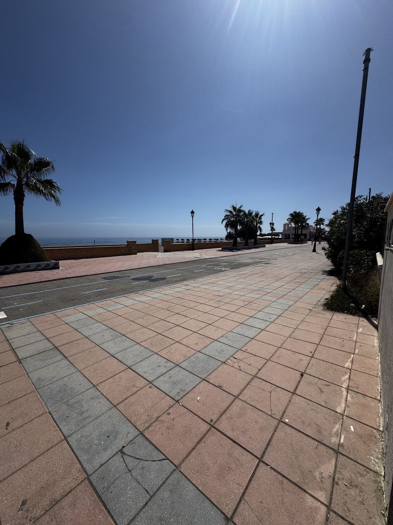2 Bed Middle Floor Apartment in San Luis de Sabinillas