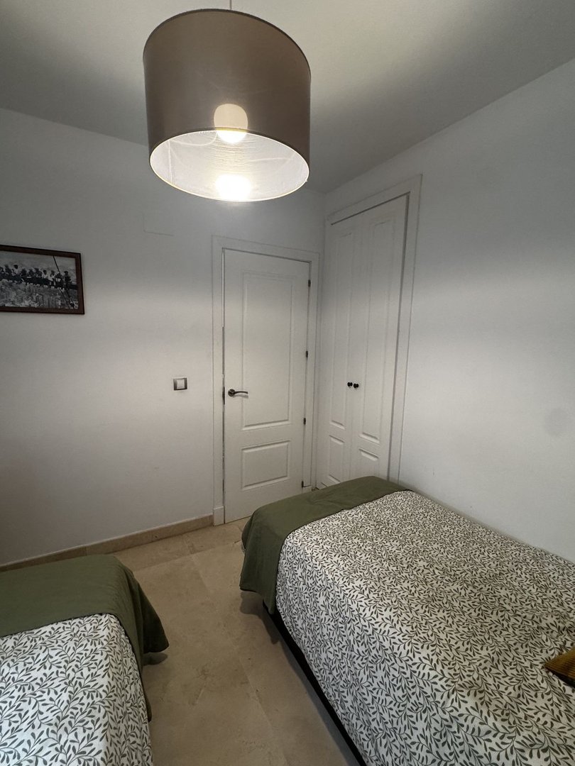 2 Bed Middle Floor Apartment in San Luis de Sabinillas