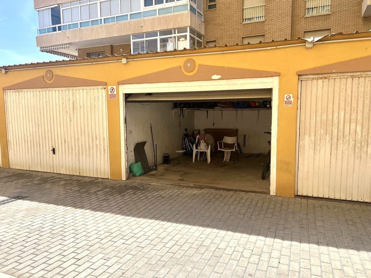 2 Bed Middle Floor Apartment in Fuengirola
