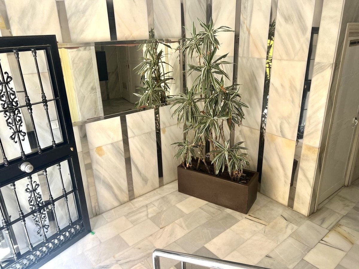 2 Bed Middle Floor Apartment in Fuengirola
