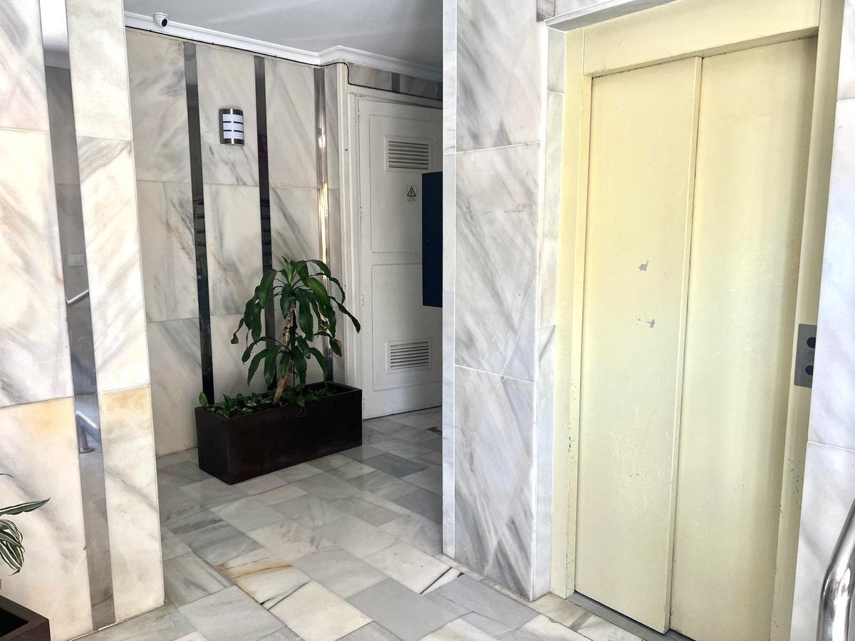 2 Bed Middle Floor Apartment in Fuengirola