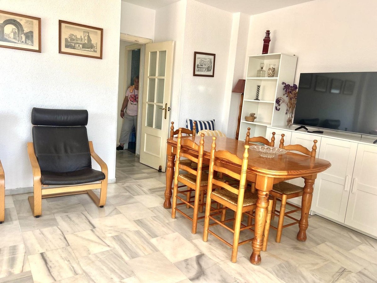 2 Bed Middle Floor Apartment in Fuengirola